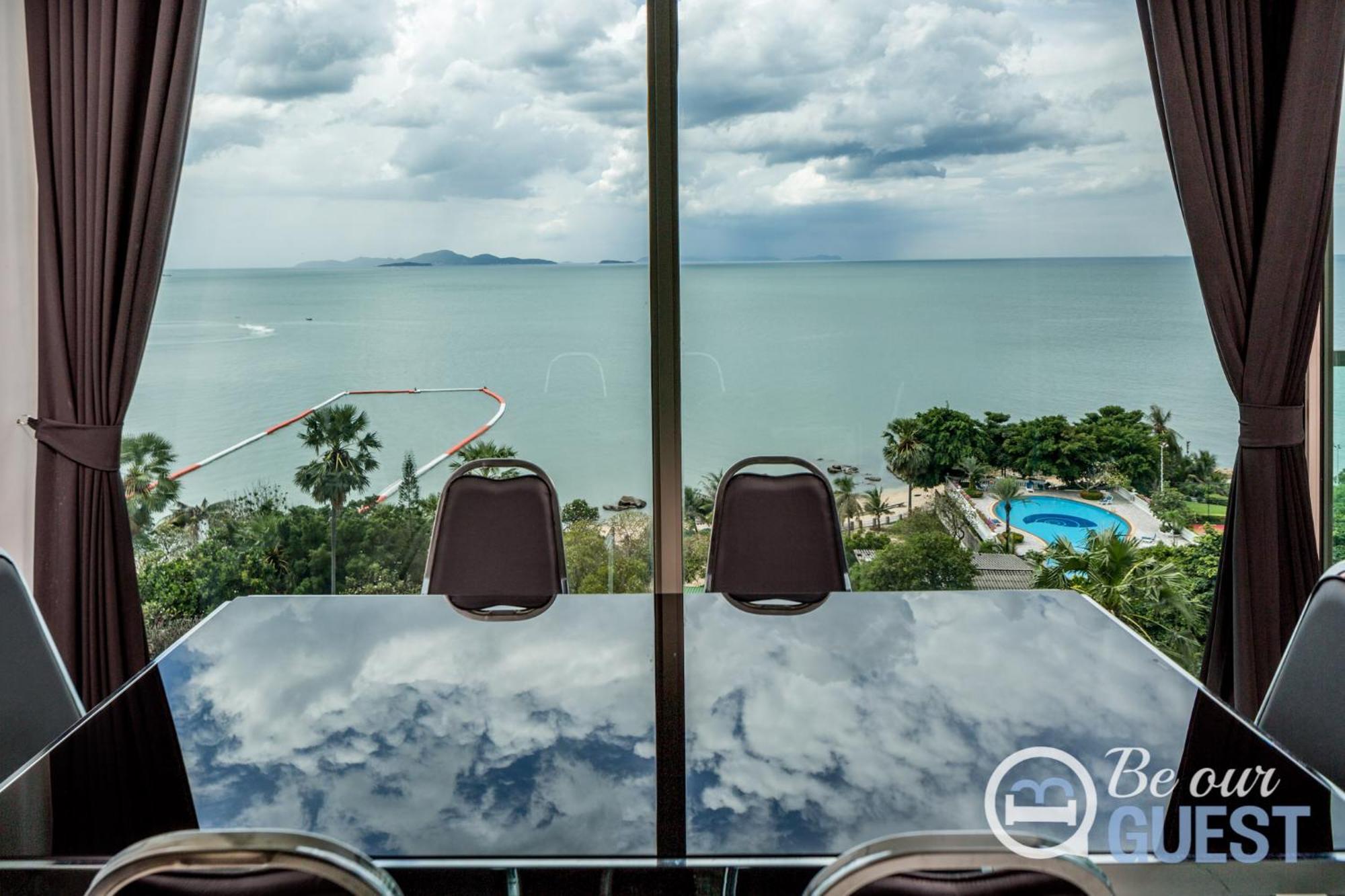 Stunning Sea View Condo On The Beach - Monthly Stay Pattaya Exteriér fotografie